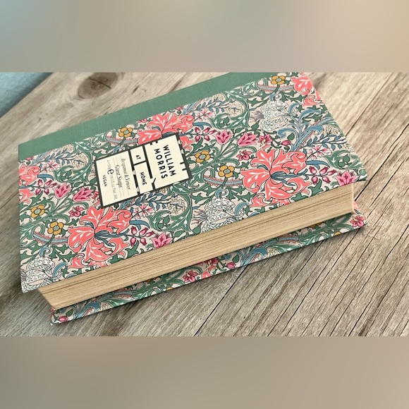 William Morris At Home Collection Bergamot and Vetiver Guest Soaps. - Picture 3 of 6